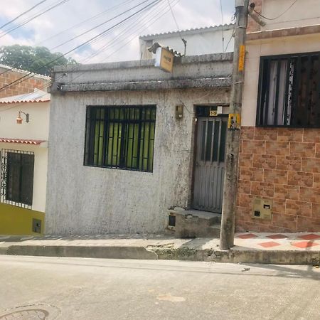 Hostal La 18 Перейра Екстериор снимка